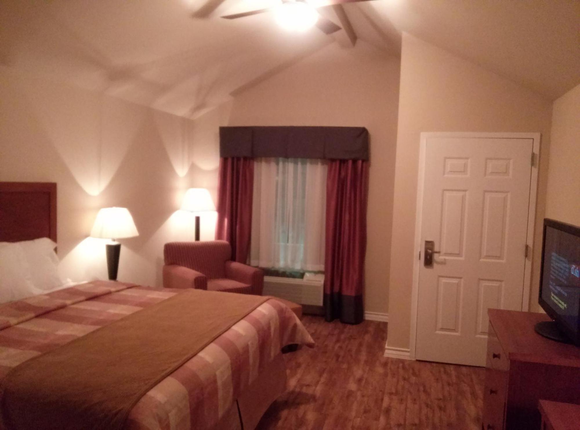 Fieldhouse Inn & Conference Center Kenedy 外观 照片